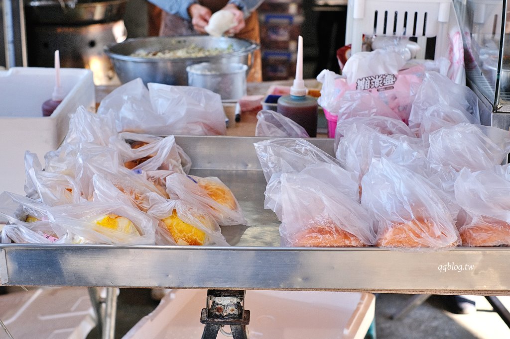 台中新社︱新社特製煎包．一顆有拳頭大小水煎包，料多實在又飽滿，新社必吃美食推薦 @QQ的懶骨頭