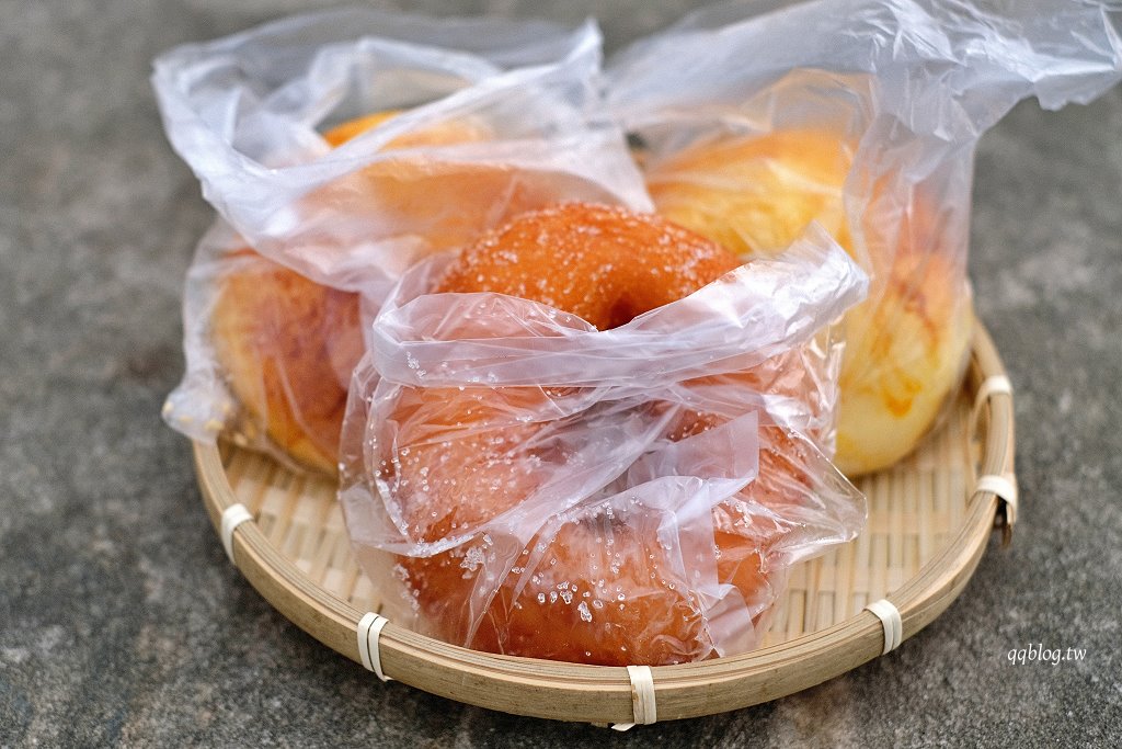 台中新社︱新社特製煎包．一顆有拳頭大小水煎包，料多實在又飽滿，新社必吃美食推薦 @QQ的懶骨頭