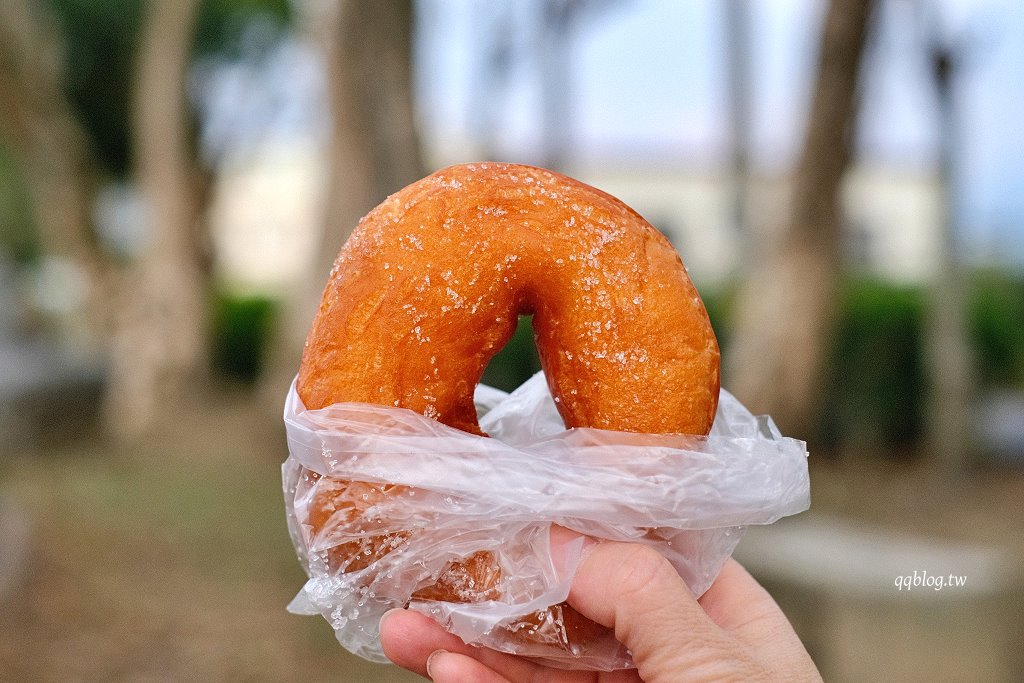 台中新社︱新社特製煎包．一顆有拳頭大小水煎包，料多實在又飽滿，新社必吃美食推薦 @QQ的懶骨頭