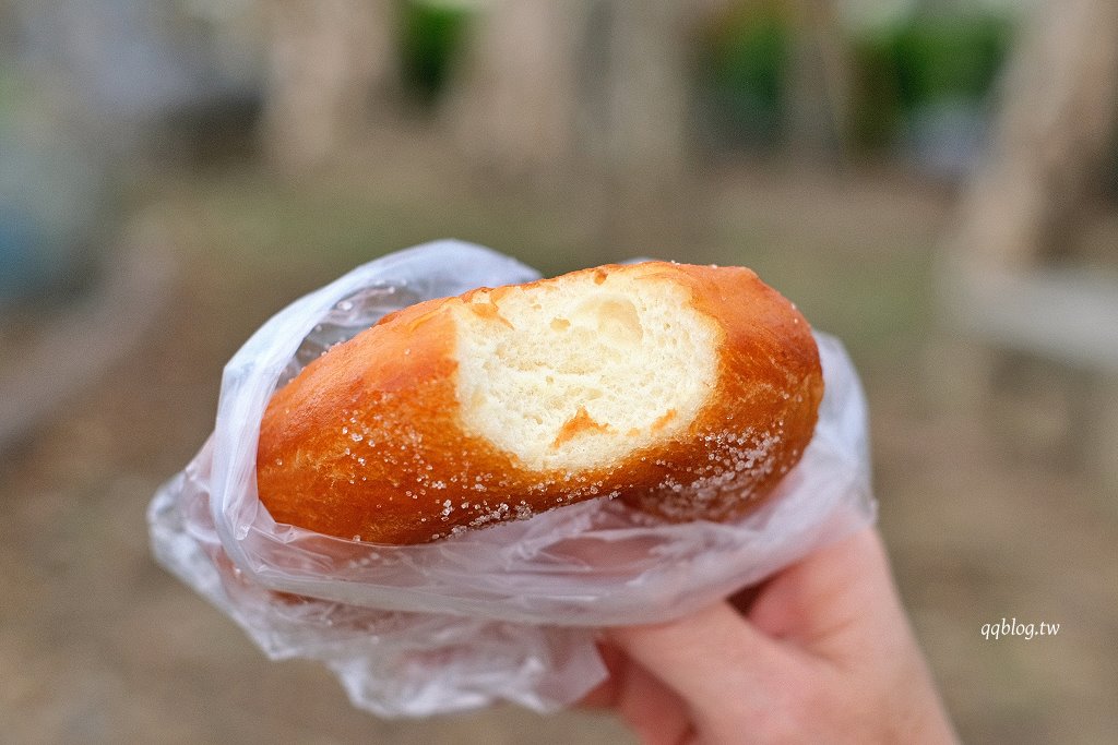 台中新社︱新社特製煎包．一顆有拳頭大小水煎包，料多實在又飽滿，新社必吃美食推薦 @QQ的懶骨頭