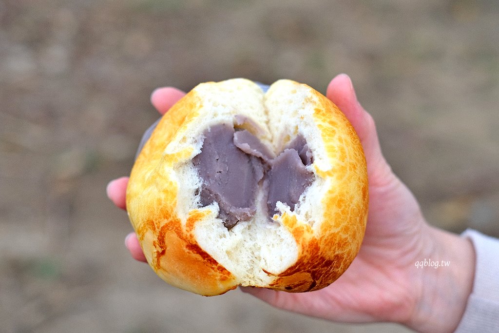 台中新社︱新社特製煎包．一顆有拳頭大小水煎包，料多實在又飽滿，新社必吃美食推薦 @QQ的懶骨頭