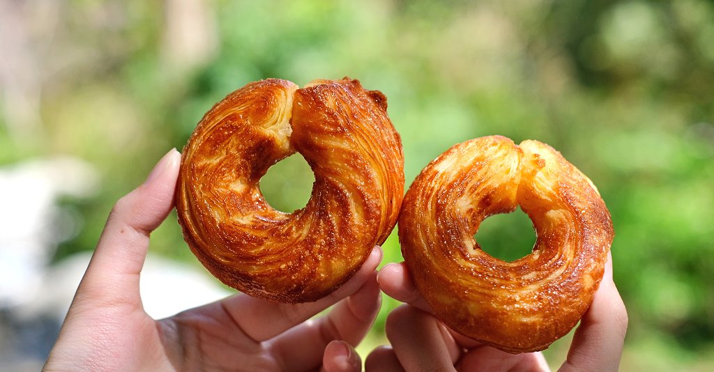 嘉義竹崎︱百年檜木甜甜圈．金黃酥脆口感好，一次買10個不嫌多，百年肖楠木、星空小屋旁 @QQ的懶骨頭