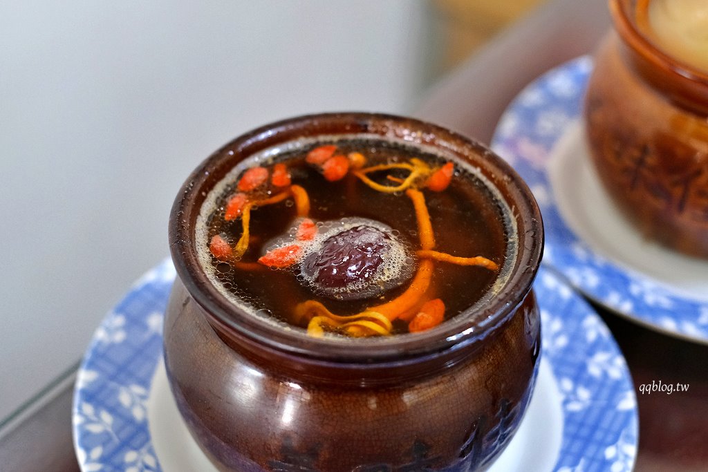 南投埔里︱本味瓦罐煨湯．以大甕炭火慢燉12小時小瓦罐煨湯，超過10種湯品選擇 @QQ的懶骨頭