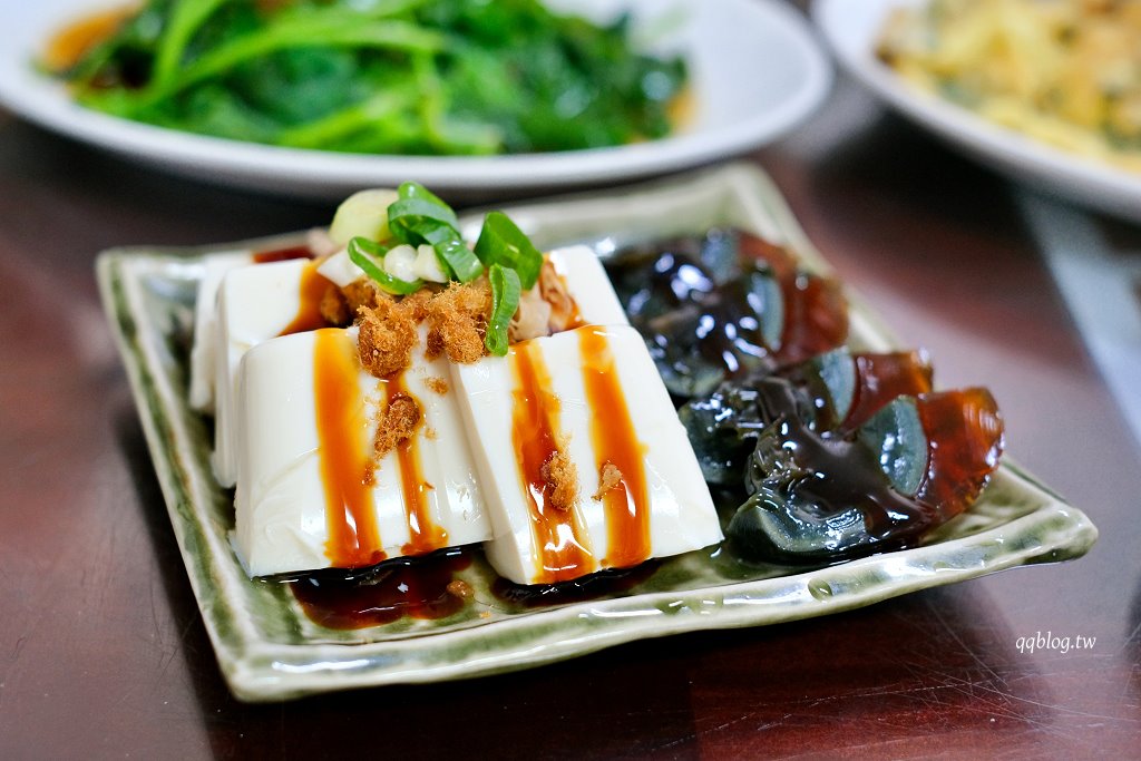 南投埔里︱本味瓦罐煨湯．以大甕炭火慢燉12小時小瓦罐煨湯，超過10種湯品選擇 @QQ的懶骨頭