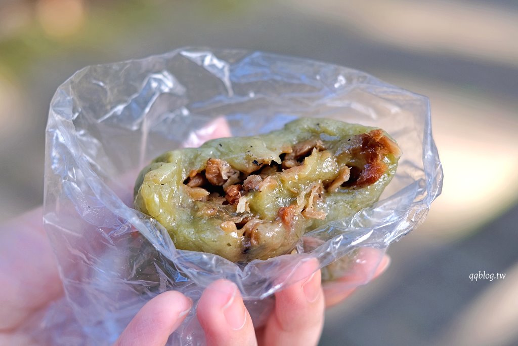 嘉義竹崎︱奮起湖街仔尾阿嬤草仔粿．奮起湖裡的人氣美食小吃，想吃除了碰運氣還要有耐心 @QQ的懶骨頭