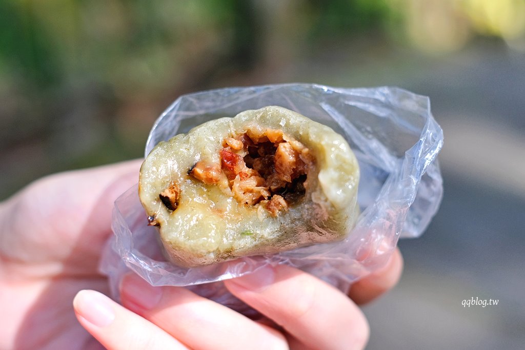 嘉義竹崎︱奮起湖街仔尾阿嬤草仔粿．奮起湖裡的人氣美食小吃，想吃除了碰運氣還要有耐心 @QQ的懶骨頭