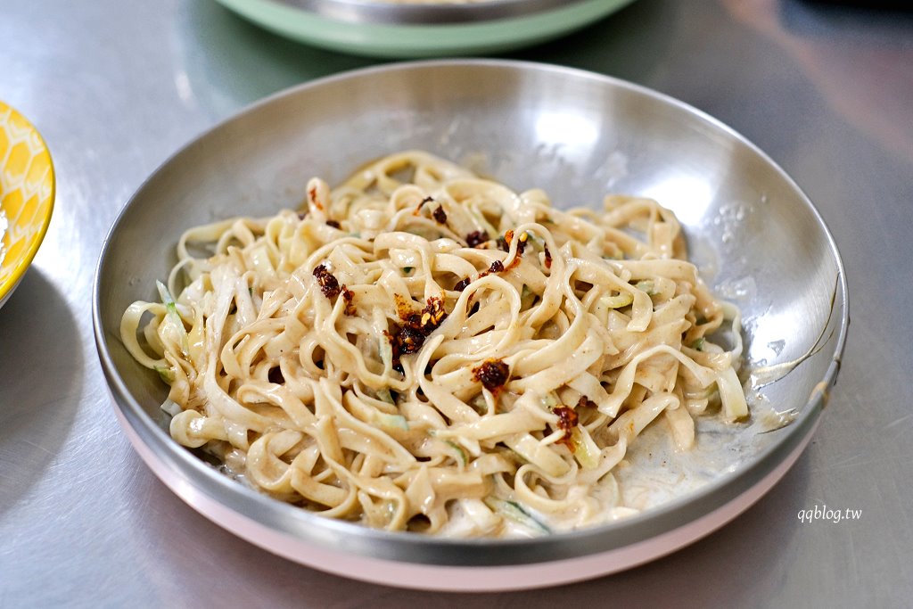 嘉義西區︱涼麵四味果汁 文化店．嘉義人氣小吃，融合麻醬和美乃滋的好味道 @QQ的懶骨頭