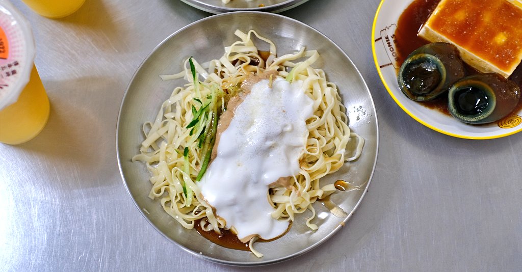 嘉義西區︱涼麵四味果汁 文化店．嘉義人氣小吃，融合麻醬和美乃滋的好味道 @QQ的懶骨頭