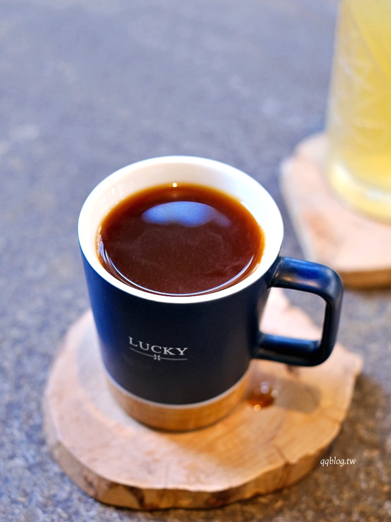 嘉義阿里山︱阿將的家23咖啡館．老闆夫妻一磚一瓦親手打造的石頭屋咖啡館 @QQ的懶骨頭