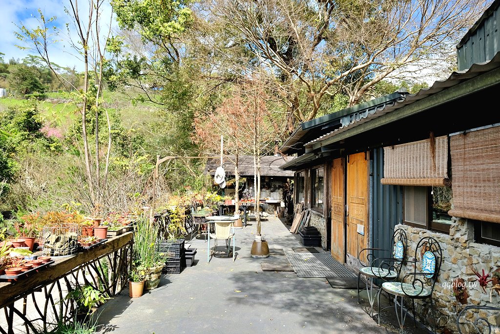 嘉義阿里山︱阿將的家23咖啡館．老闆夫妻一磚一瓦親手打造的石頭屋咖啡館 @QQ的懶骨頭