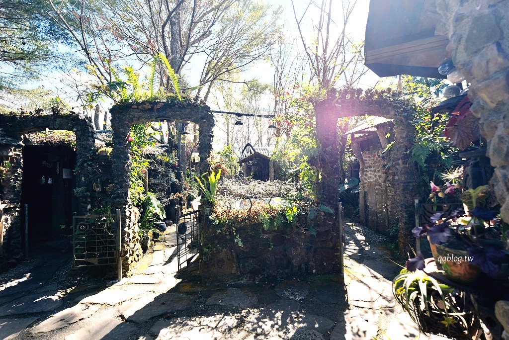 嘉義阿里山︱阿將的家23咖啡館．老闆夫妻一磚一瓦親手打造的石頭屋咖啡館 @QQ的懶骨頭