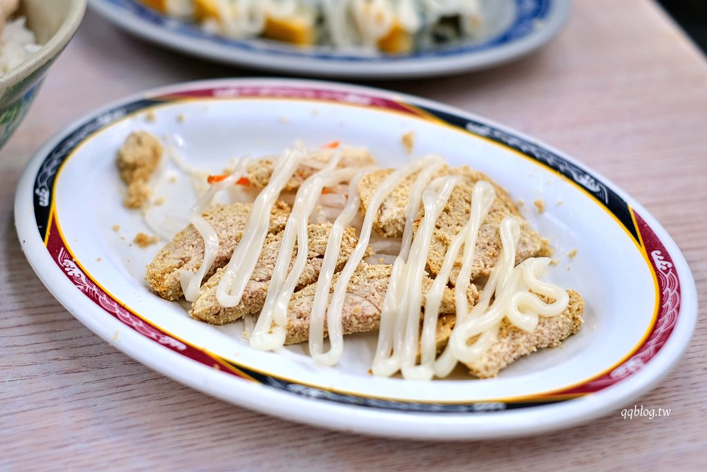 嘉義東區︱郭家雞肉飯．文化路人氣雞肉飯，從10:00營業到凌晨4:00，半夜也有雞肉飯吃 @QQ的懶骨頭