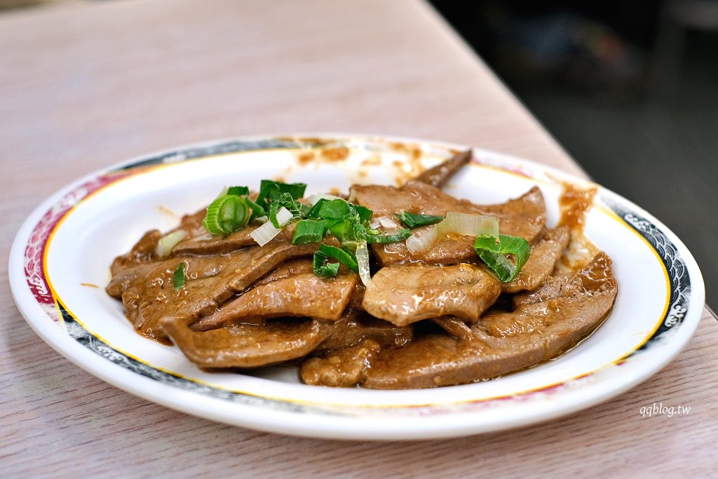 嘉義東區︱郭家雞肉飯．文化路人氣雞肉飯，從10:00營業到凌晨4:00，半夜也有雞肉飯吃 @QQ的懶骨頭