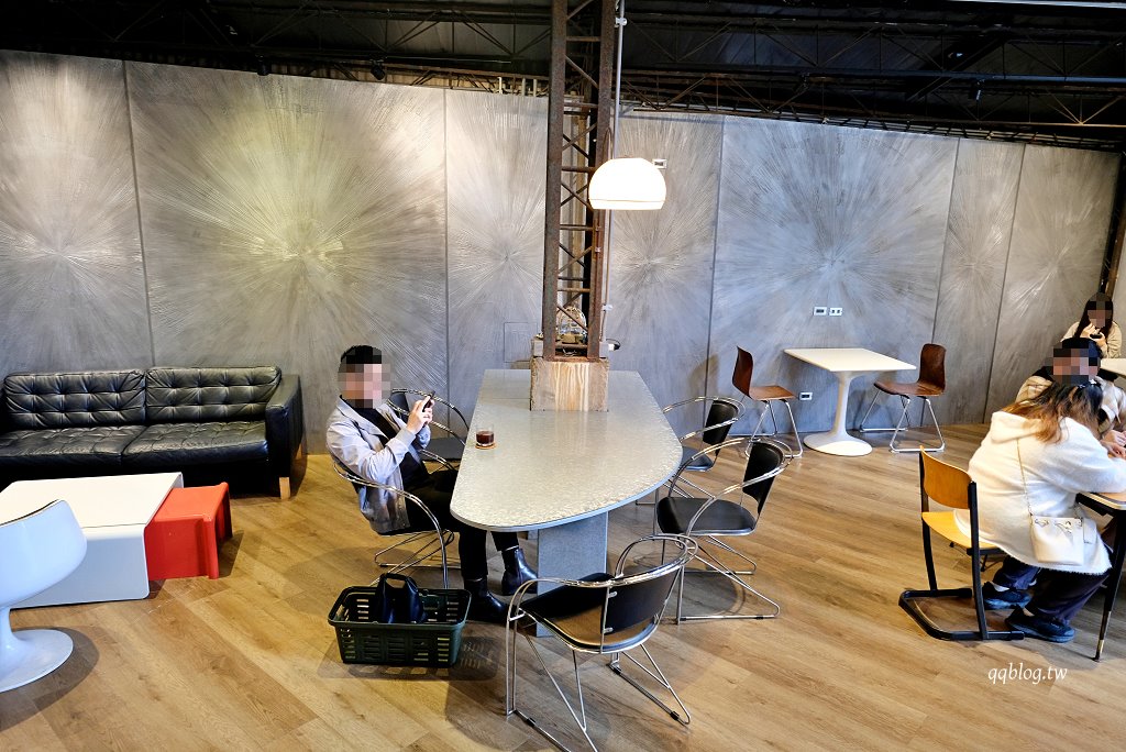 嘉義東區︱往前咖啡製作所 Forward Roasters．老建築新生命，荒廢鐵工廠改造的工業風咖啡館 @QQ的懶骨頭