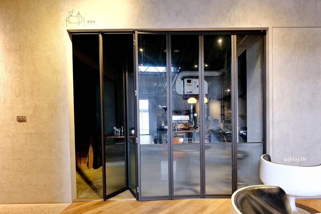 嘉義東區︱往前咖啡製作所 Forward Roasters．老建築新生命，荒廢鐵工廠改造的工業風咖啡館 @QQ的懶骨頭