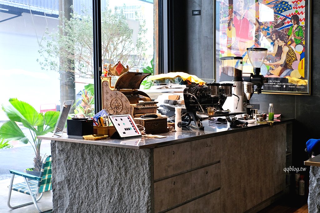 嘉義東區︱往前咖啡製作所 Forward Roasters．老建築新生命，荒廢鐵工廠改造的工業風咖啡館 @QQ的懶骨頭