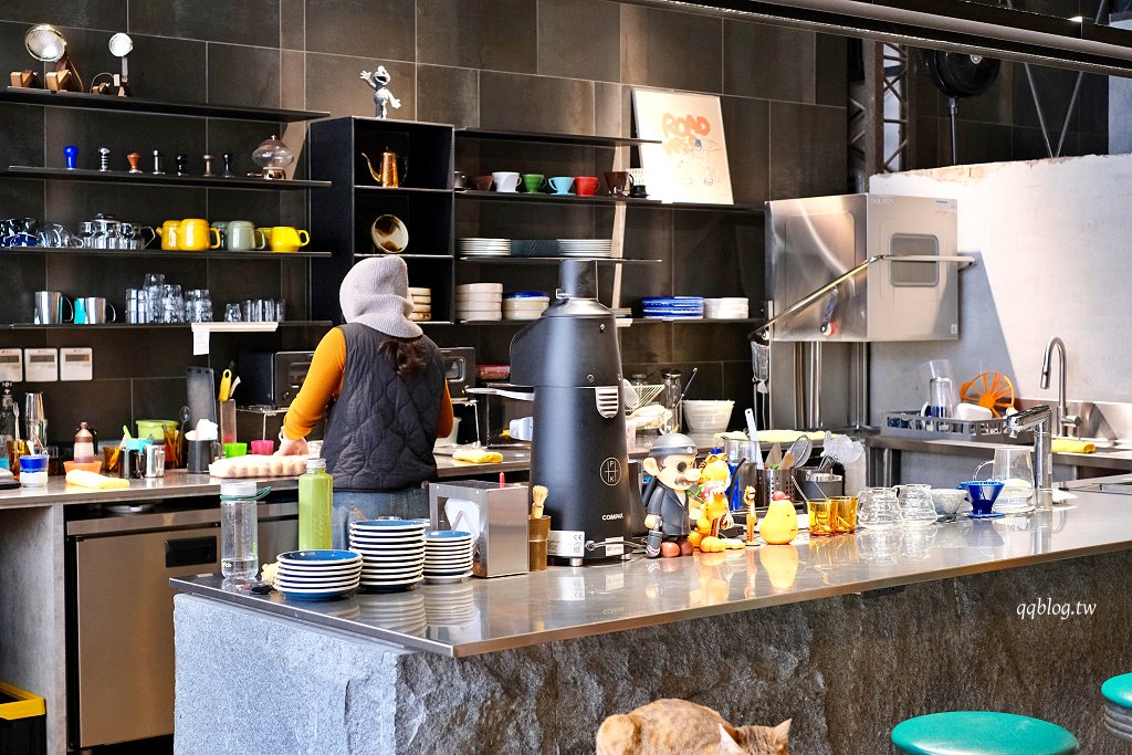 嘉義東區︱往前咖啡製作所 Forward Roasters．老建築新生命，荒廢鐵工廠改造的工業風咖啡館 @QQ的懶骨頭
