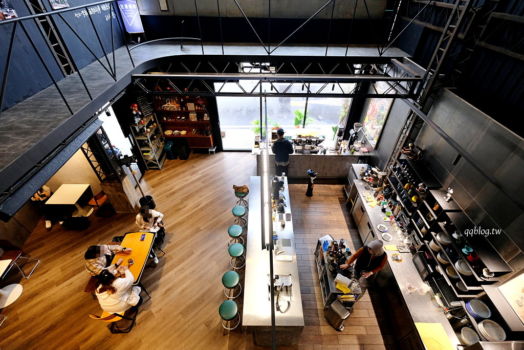 嘉義東區︱往前咖啡製作所 Forward Roasters．老建築新生命，荒廢鐵工廠改造的工業風咖啡館 @QQ的懶骨頭