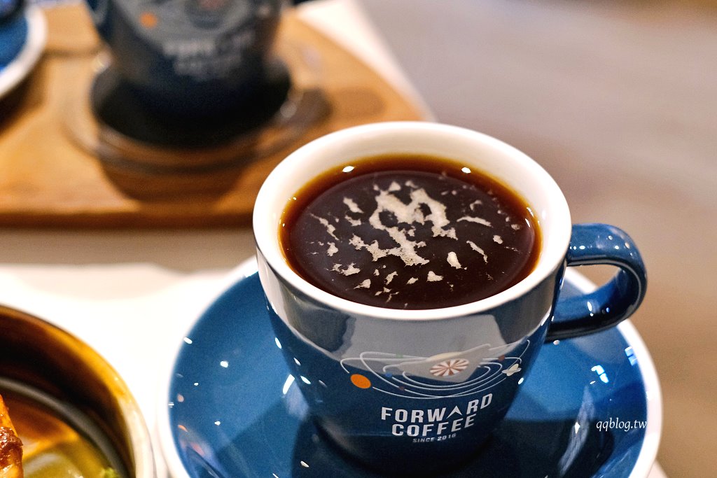嘉義東區︱往前咖啡製作所 Forward Roasters．老建築新生命，荒廢鐵工廠改造的工業風咖啡館 @QQ的懶骨頭