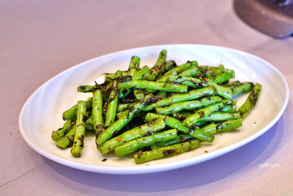 台中西屯︱頂粵吉品．台中頂級粵菜料理，耗資5億打造的婚宴會館，道道精彩 @QQ的懶骨頭