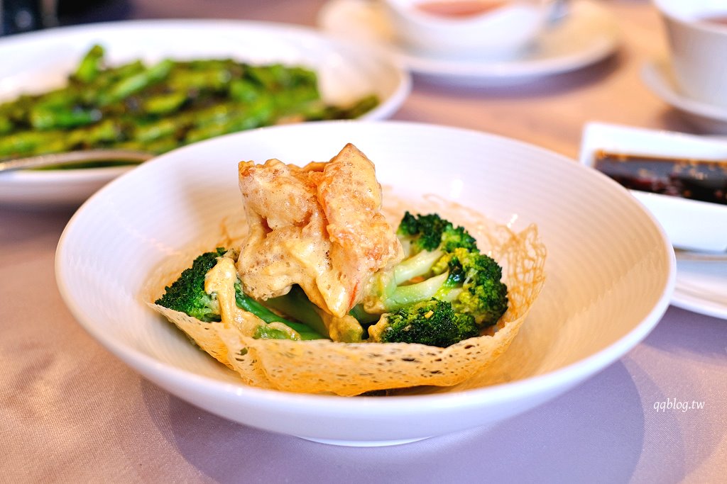 台中西屯︱頂粵吉品．台中頂級粵菜料理，耗資5億打造的婚宴會館，道道精彩 @QQ的懶骨頭