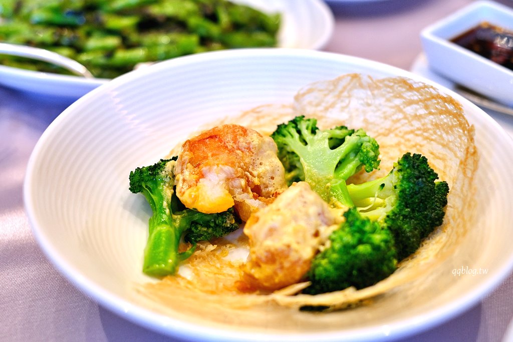 台中西屯︱頂粵吉品．台中頂級粵菜料理，耗資5億打造的婚宴會館，道道精彩 @QQ的懶骨頭