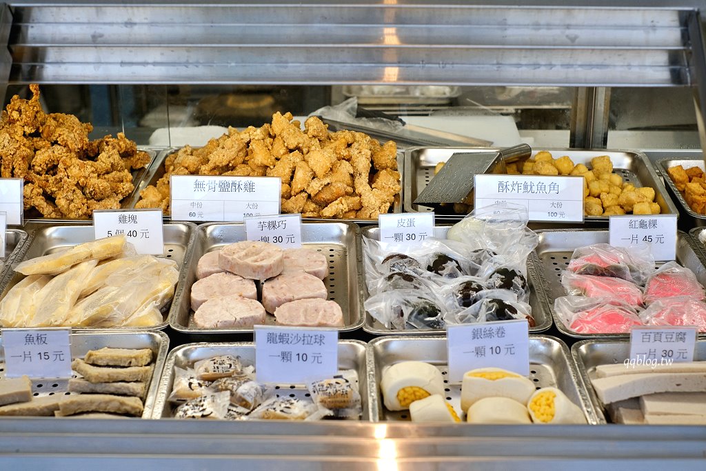 台中北屯︱炸滋滋 ZiZi．巔覆傳統的清新風格鹹酥雞店，食材多達4、50種，近台中洲際棒球場 @QQ的懶骨頭