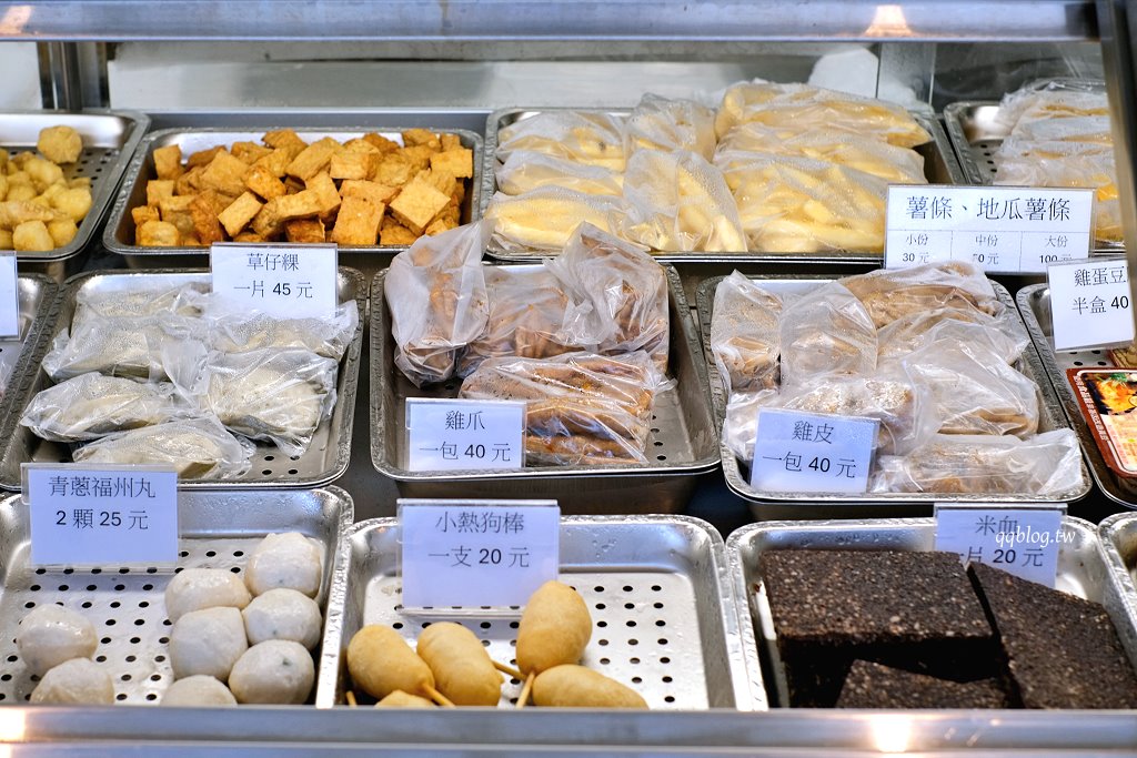 台中北屯︱炸滋滋 ZiZi．巔覆傳統的清新風格鹹酥雞店，食材多達4、50種，近台中洲際棒球場 @QQ的懶骨頭