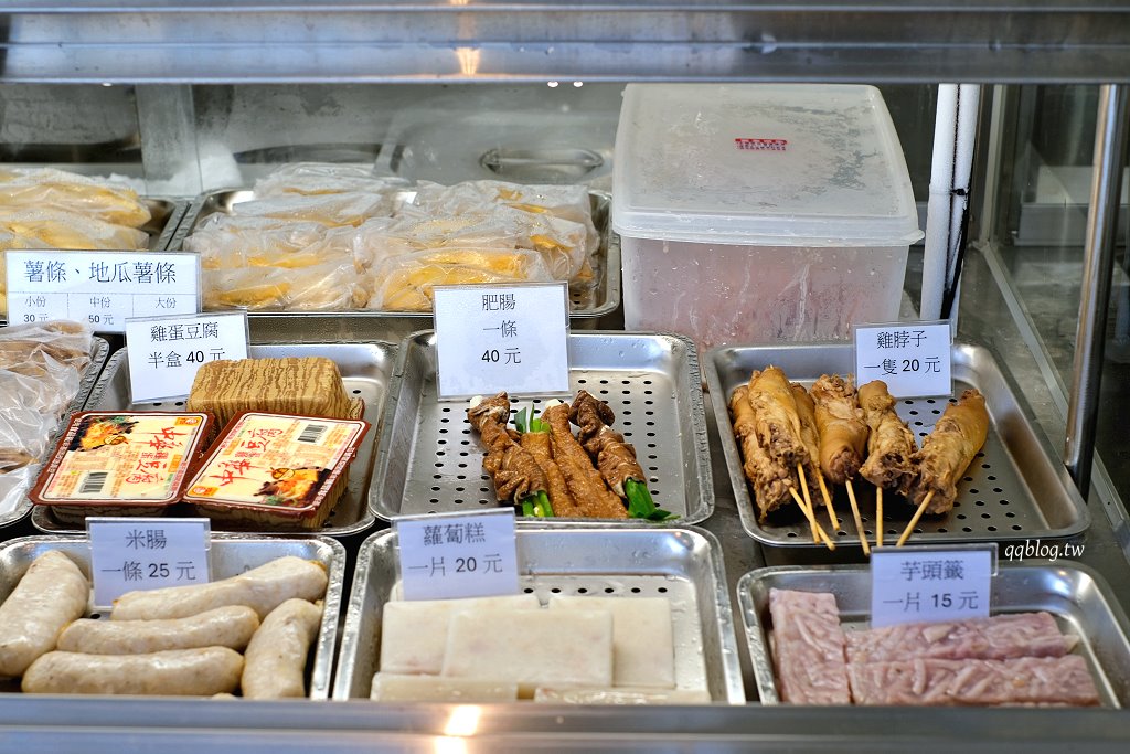 台中北屯︱炸滋滋 ZiZi．巔覆傳統的清新風格鹹酥雞店，食材多達4、50種，近台中洲際棒球場 @QQ的懶骨頭