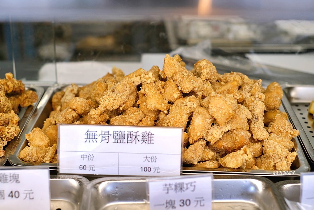 台中北屯︱炸滋滋 ZiZi．巔覆傳統的清新風格鹹酥雞店，食材多達4、50種，近台中洲際棒球場 @QQ的懶骨頭