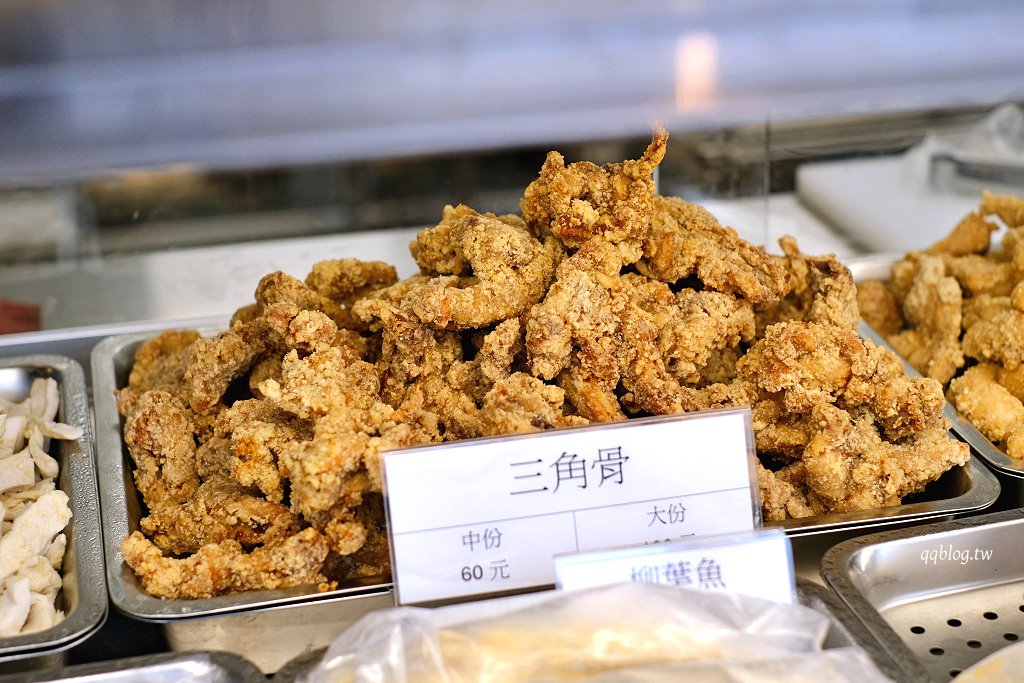 台中北屯︱炸滋滋 ZiZi．巔覆傳統的清新風格鹹酥雞店，食材多達4、50種，近台中洲際棒球場 @QQ的懶骨頭