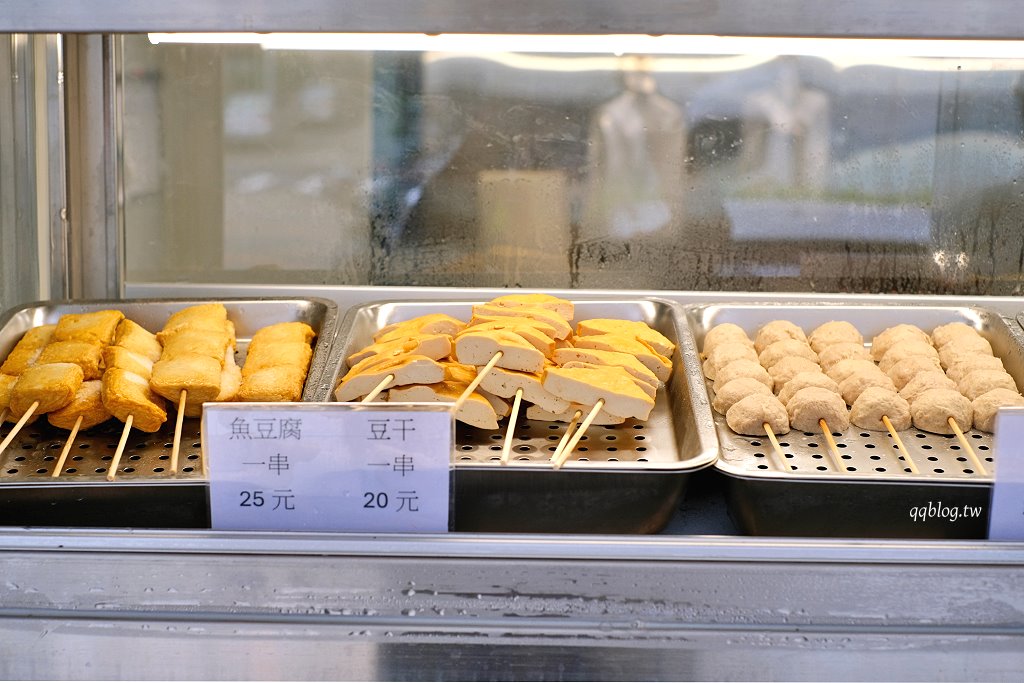 台中北屯︱炸滋滋 ZiZi．巔覆傳統的清新風格鹹酥雞店，食材多達4、50種，近台中洲際棒球場 @QQ的懶骨頭