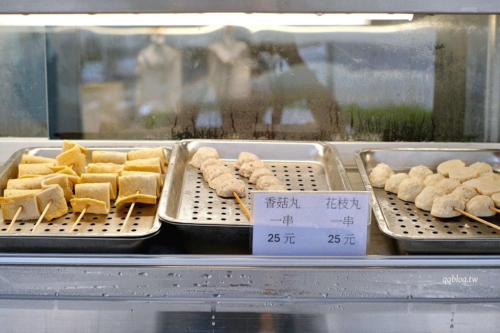 台中北屯︱炸滋滋 ZiZi．巔覆傳統的清新風格鹹酥雞店，食材多達4、50種，近台中洲際棒球場 @QQ的懶骨頭