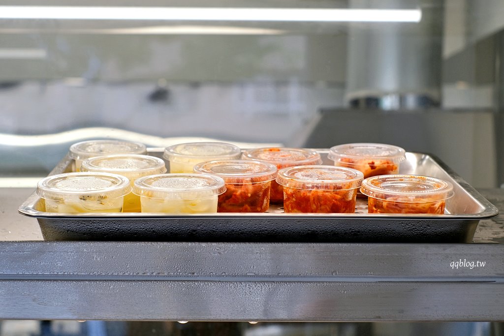 台中北屯︱炸滋滋 ZiZi．巔覆傳統的清新風格鹹酥雞店，食材多達4、50種，近台中洲際棒球場 @QQ的懶骨頭