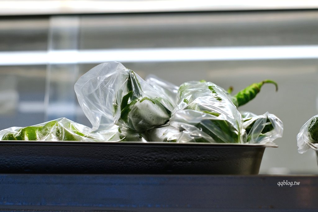 台中北屯︱炸滋滋 ZiZi．巔覆傳統的清新風格鹹酥雞店，食材多達4、50種，近台中洲際棒球場 @QQ的懶骨頭