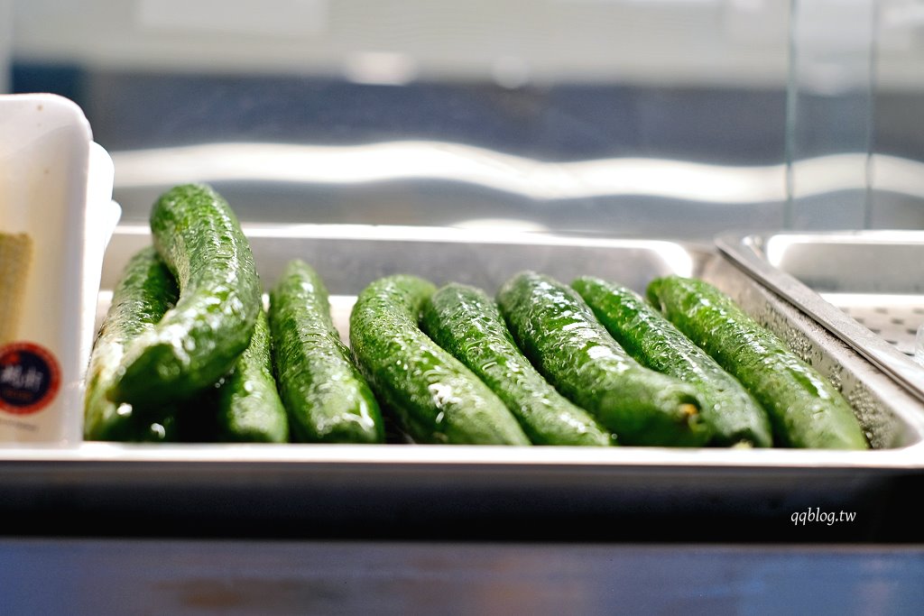 台中北屯︱炸滋滋 ZiZi．巔覆傳統的清新風格鹹酥雞店，食材多達4、50種，近台中洲際棒球場 @QQ的懶骨頭