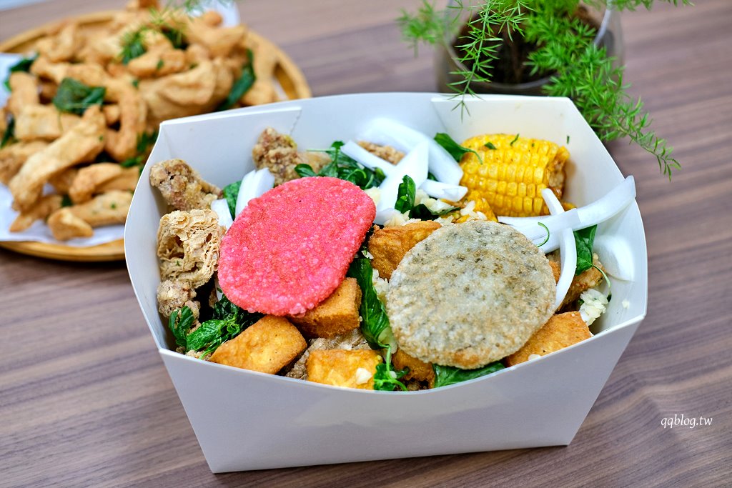 台中北屯︱炸滋滋 ZiZi．巔覆傳統的清新風格鹹酥雞店，食材多達4、50種，近台中洲際棒球場 @QQ的懶骨頭