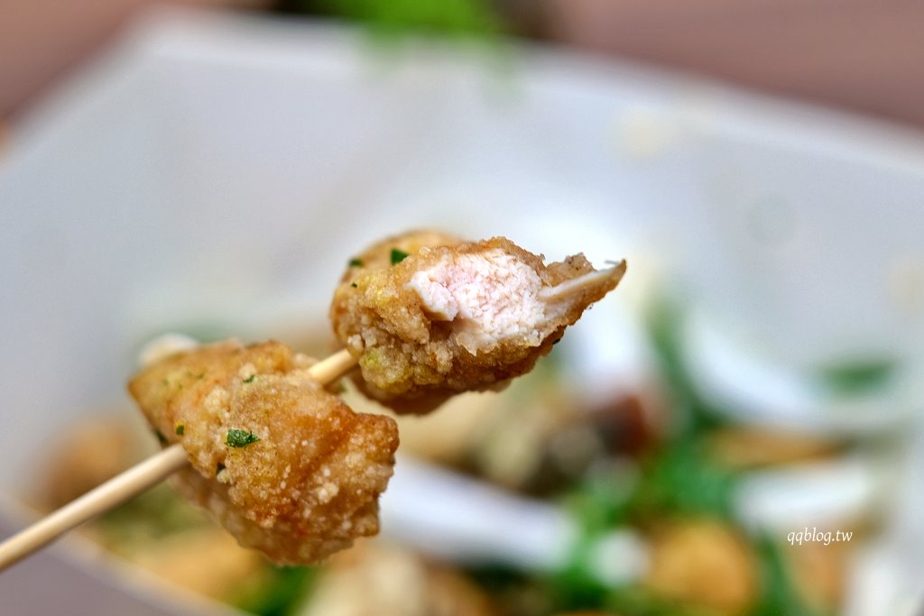 台中北屯︱炸滋滋 ZiZi．巔覆傳統的清新風格鹹酥雞店，食材多達4、50種，近台中洲際棒球場 @QQ的懶骨頭