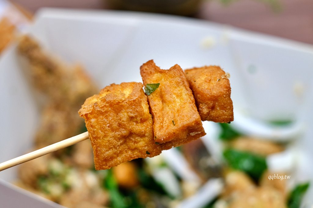 台中北屯︱炸滋滋 ZiZi．巔覆傳統的清新風格鹹酥雞店，食材多達4、50種，近台中洲際棒球場 @QQ的懶骨頭