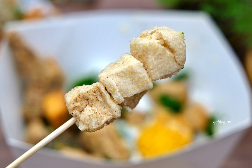 台中北屯︱炸滋滋 ZiZi．巔覆傳統的清新風格鹹酥雞店，食材多達4、50種，近台中洲際棒球場 @QQ的懶骨頭