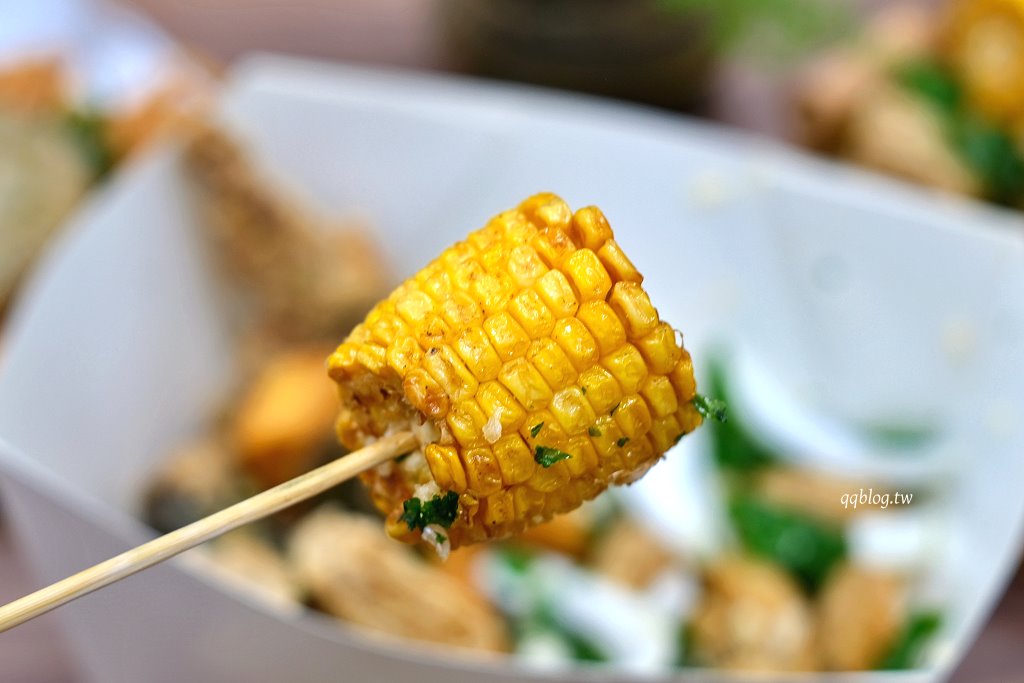 台中北屯︱炸滋滋 ZiZi．巔覆傳統的清新風格鹹酥雞店，食材多達4、50種，近台中洲際棒球場 @QQ的懶骨頭