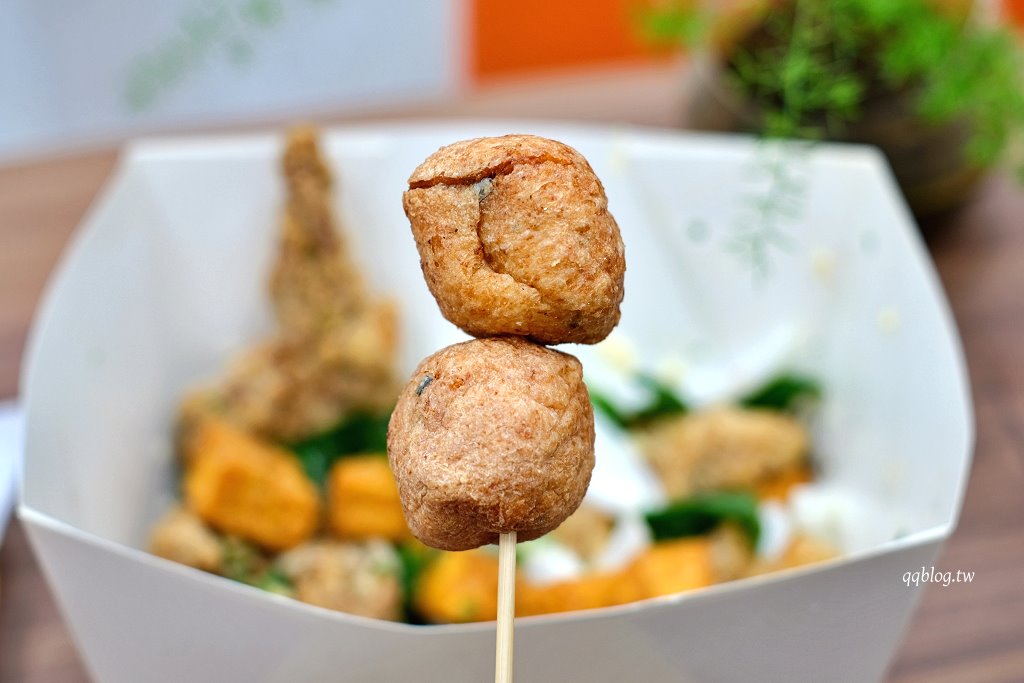 台中北屯︱炸滋滋 ZiZi．巔覆傳統的清新風格鹹酥雞店，食材多達4、50種，近台中洲際棒球場 @QQ的懶骨頭