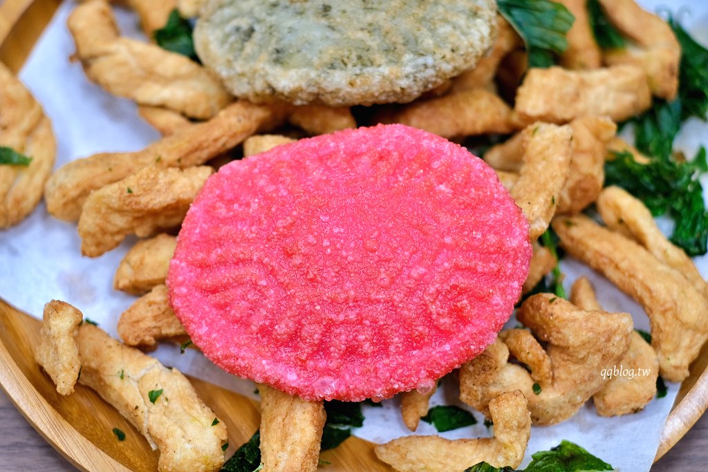 台中北屯︱炸滋滋 ZiZi．巔覆傳統的清新風格鹹酥雞店，食材多達4、50種，近台中洲際棒球場 @QQ的懶骨頭