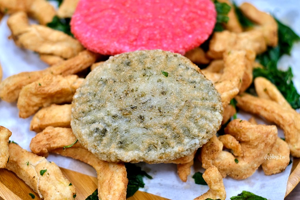 台中北屯︱炸滋滋 ZiZi．巔覆傳統的清新風格鹹酥雞店，食材多達4、50種，近台中洲際棒球場 @QQ的懶骨頭