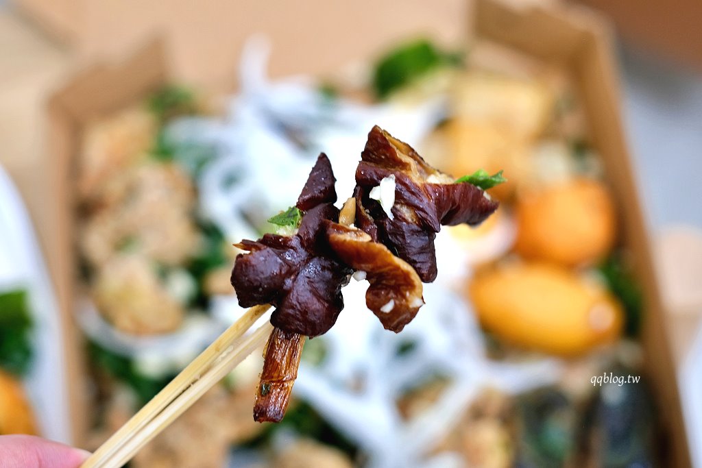 台中北屯︱炸滋滋 ZiZi．巔覆傳統的清新風格鹹酥雞店，食材多達4、50種，近台中洲際棒球場 @QQ的懶骨頭