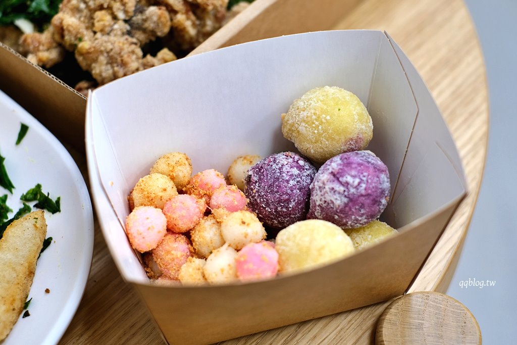 台中北屯︱炸滋滋 ZiZi．巔覆傳統的清新風格鹹酥雞店，食材多達4、50種，近台中洲際棒球場 @QQ的懶骨頭