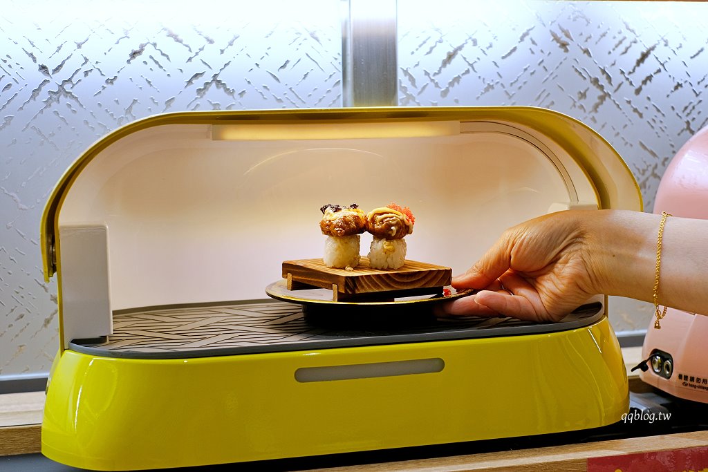 台中南屯︱平祿壽司 台中永順店．迴轉壽司第三家分店，限定口味只有這裡吃得到 @QQ的懶骨頭