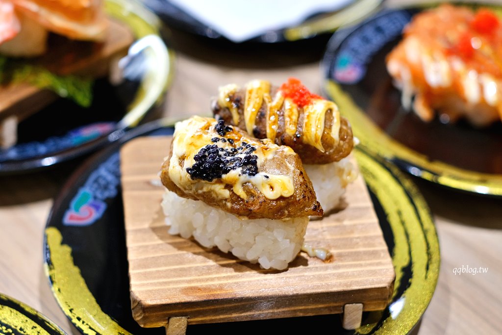 台中南屯︱平祿壽司 台中永順店．迴轉壽司第三家分店，限定口味只有這裡吃得到 @QQ的懶骨頭