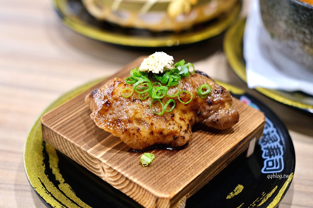 台中南屯︱平祿壽司 台中永順店．迴轉壽司第三家分店，限定口味只有這裡吃得到 @QQ的懶骨頭