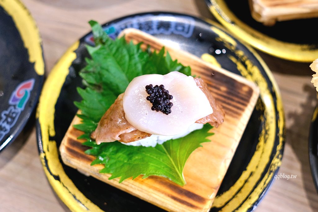 台中南屯︱平祿壽司 台中永順店．迴轉壽司第三家分店，限定口味只有這裡吃得到 @QQ的懶骨頭